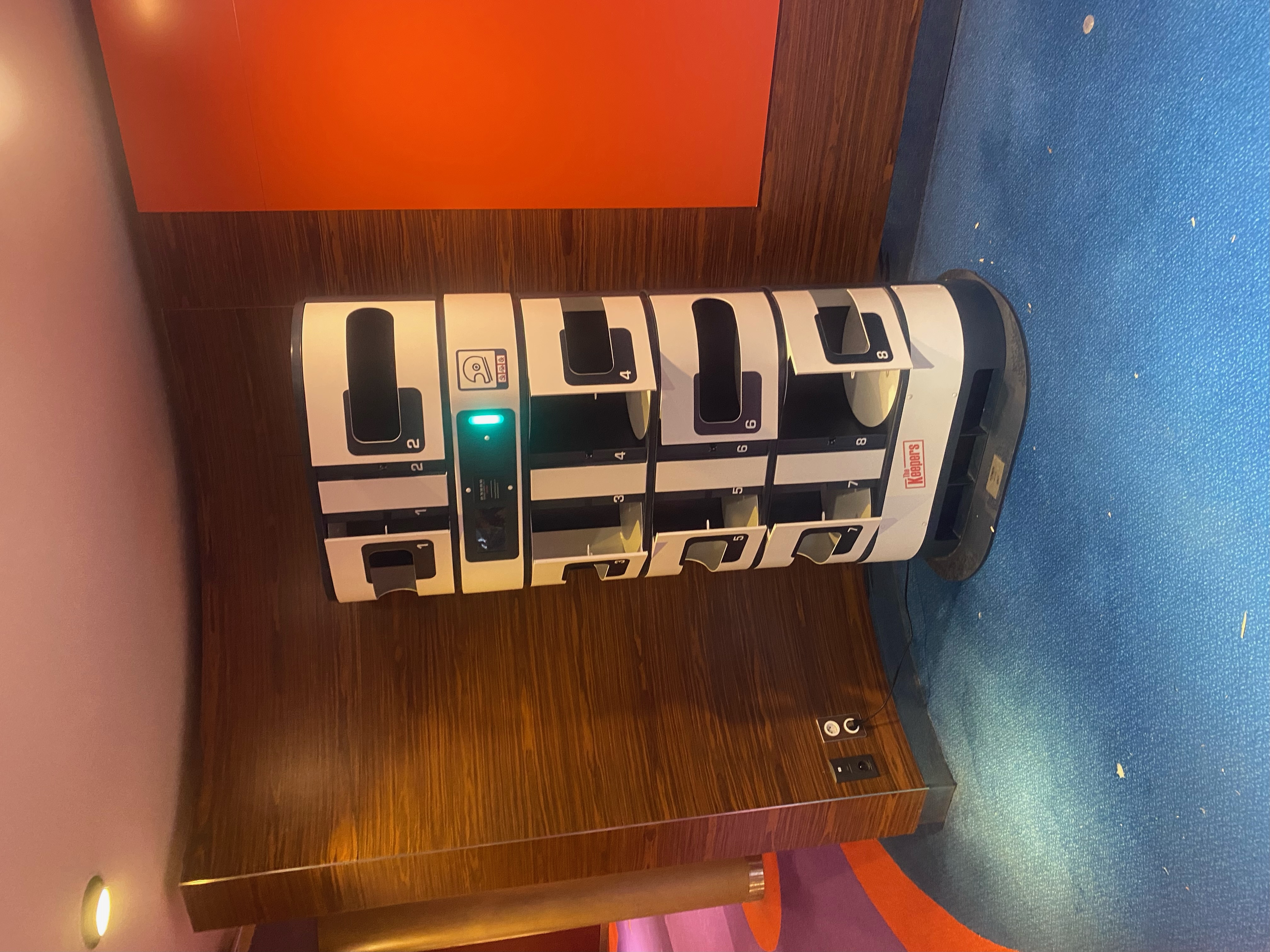 Large helmet lockers for sports halls