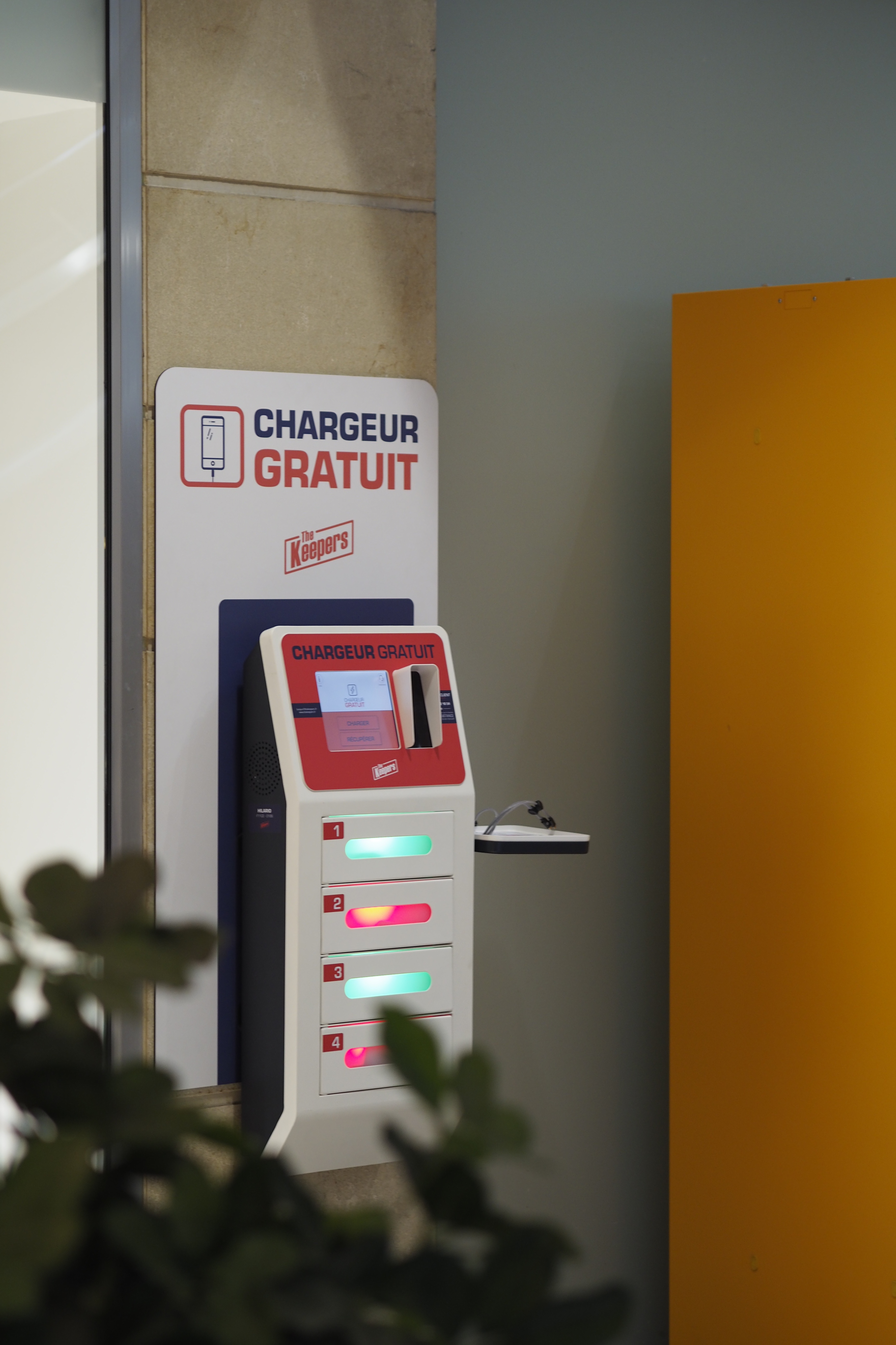 Station de recharge de smartphone sécurisée pour clinique et hôpital